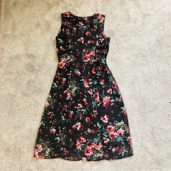 LAST CHANCE Charles Henry Ruched Side Chiffon Sleeveless Floral Midi Dress - Picture 3 of 3